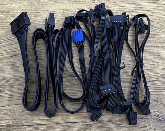 ���L����